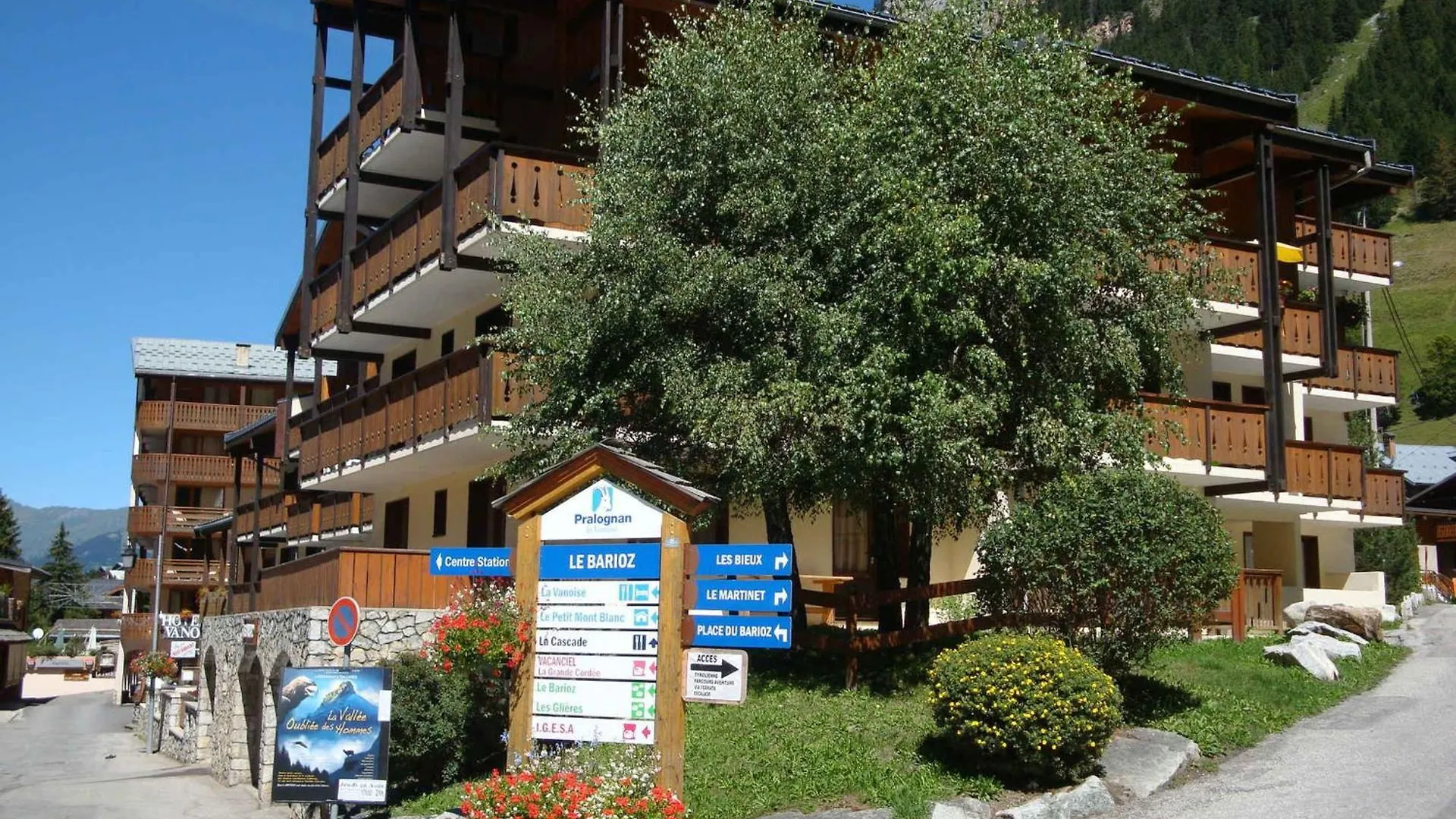 Appartement 3 Pieces En Plein Centre, Proche Commerces Et Telepherique, Ideal Famille ! - Fr-1-464-126 contacts